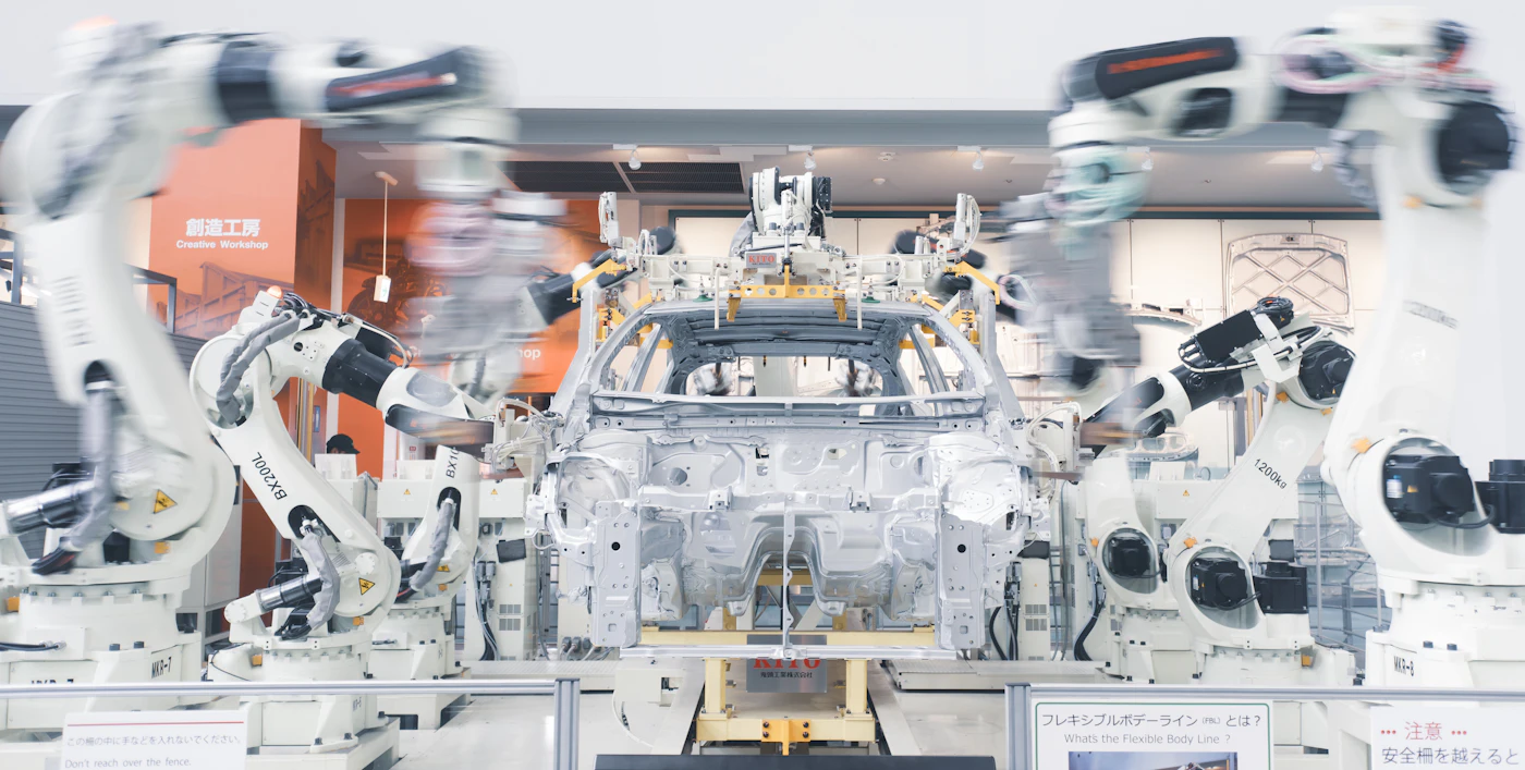 Robotlu otomotiv kaporta hattı